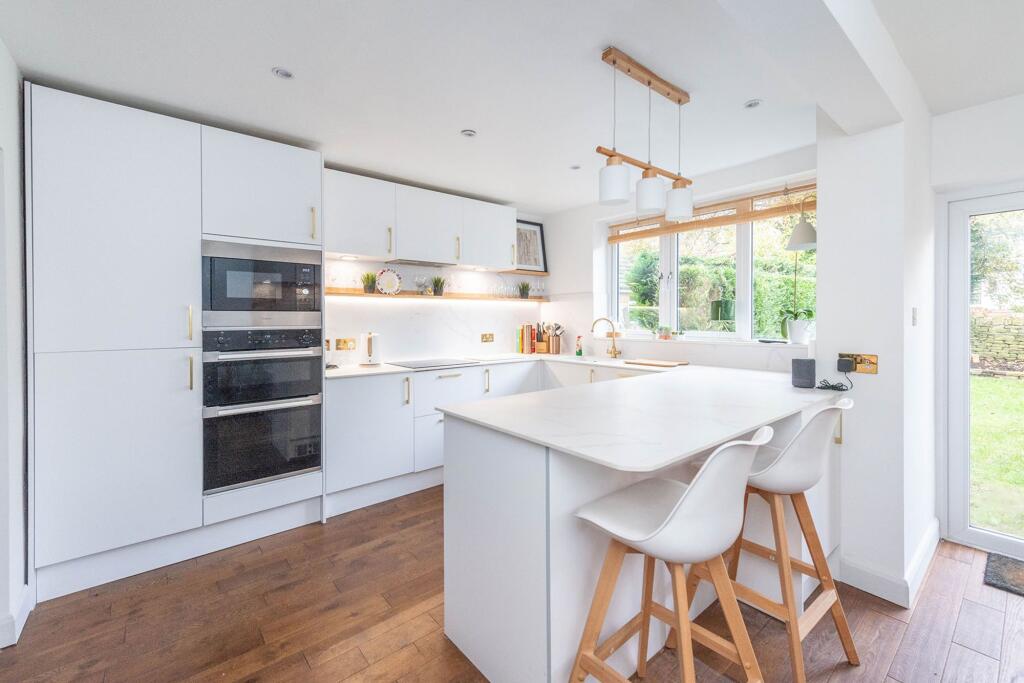 KITCHEN DINER AND LOUNGE