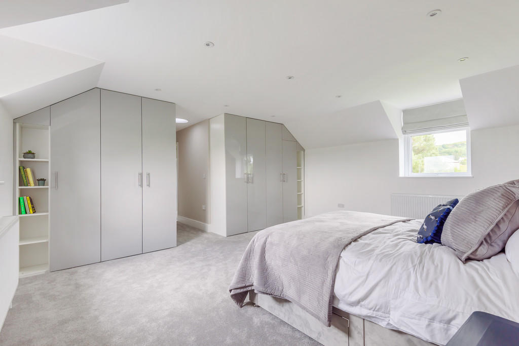 Master Bedroom Su...