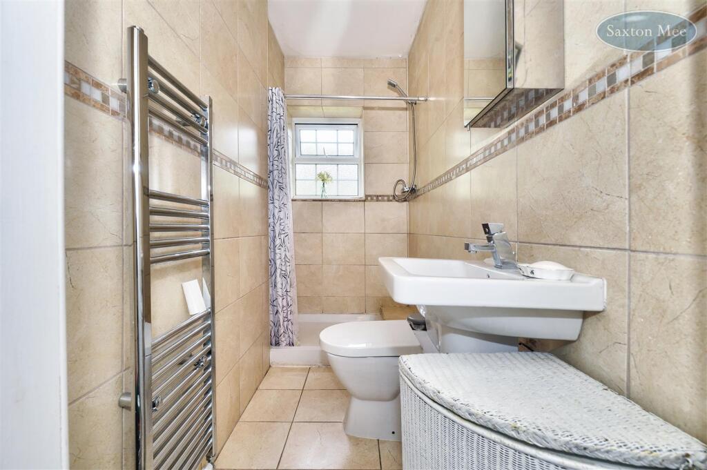 ash - bathroom 8477.jpg