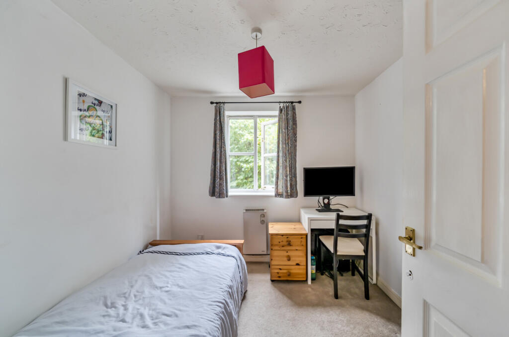 1346136-5-68b1c73...