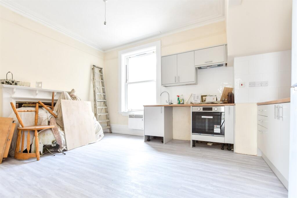 Lounge/Dining/ Kitchen