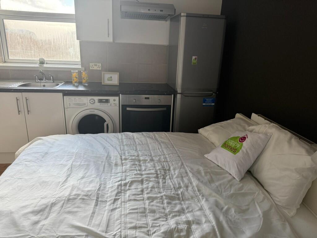 Flat 4, 61 Eccles Old Road, Salford, M6 8RF