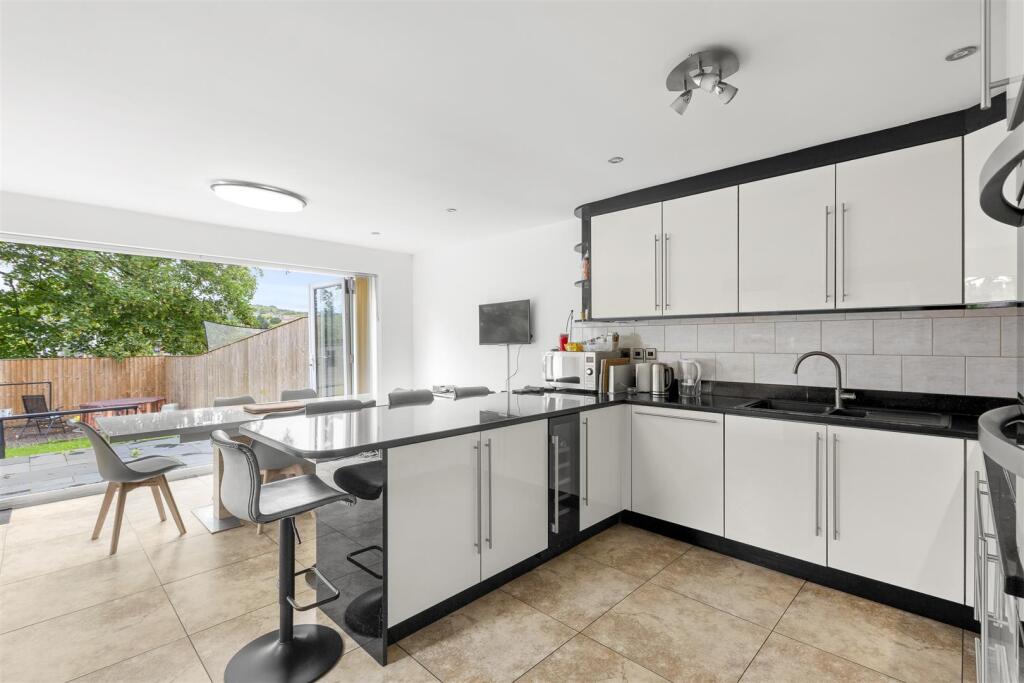 Kitchen Dining Area