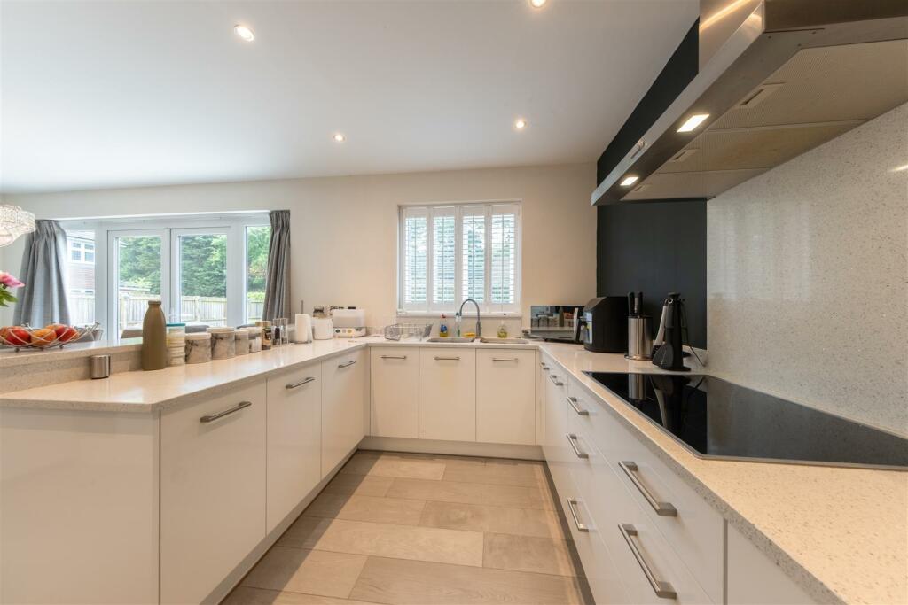 6 Stirling Close-001.jpg