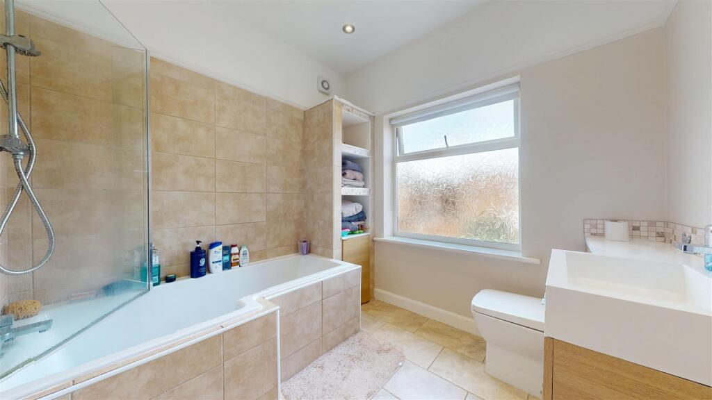 Dentons Green Lane Bathroom