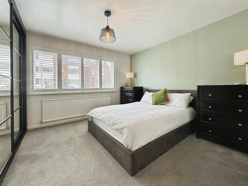 a443b9ed--4085-926F-D6A346576F5B-29618-00002913224