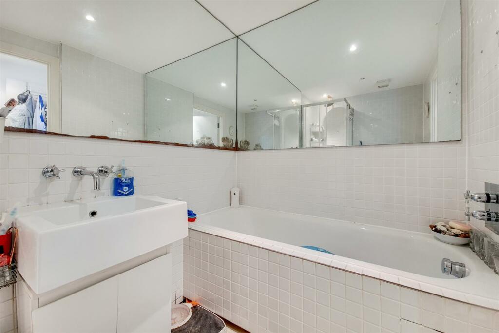 7_Bathroom-0.jpg