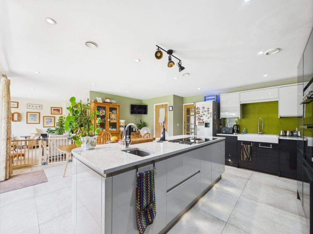 Kitchen/Breakfast Area