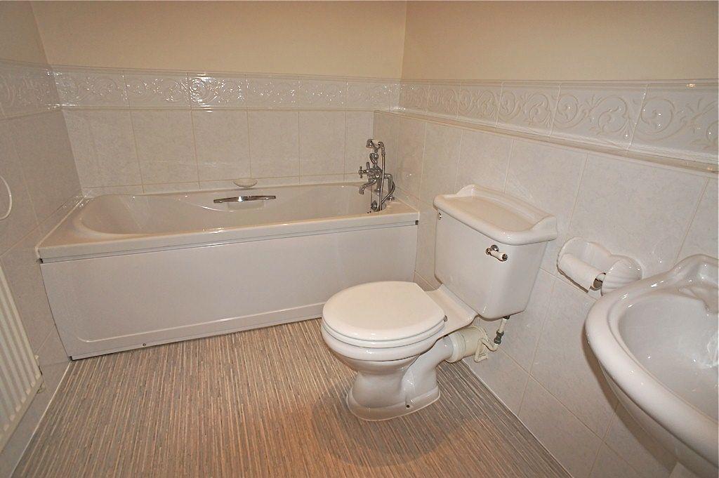Main Bathroom.jpg