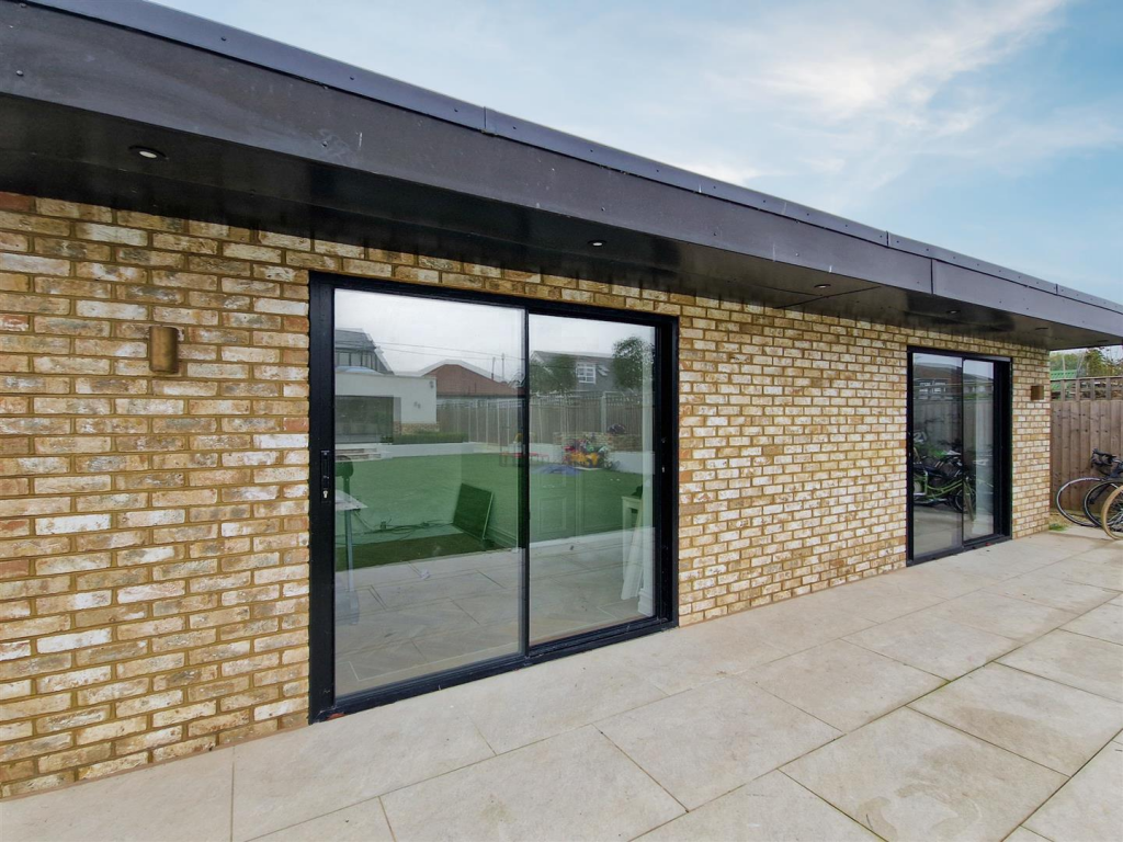self contained studio (potential annexe)
