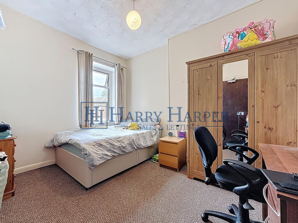 First Floor Middle Bedroom