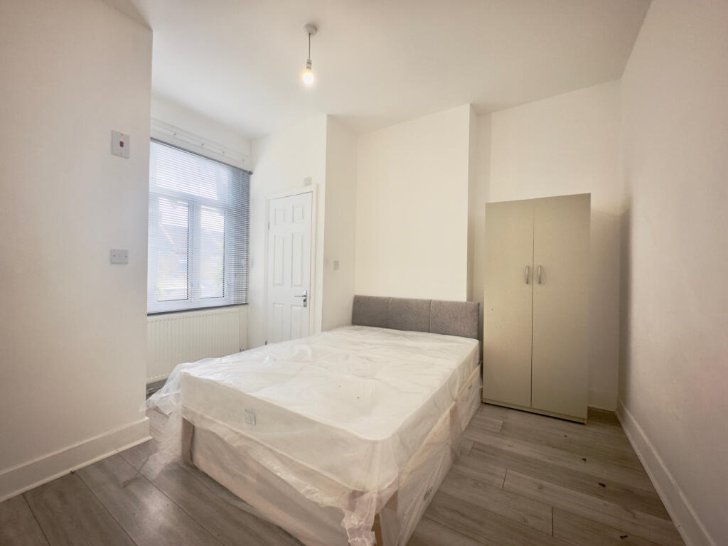 Studio Flat to rent in Mitcham