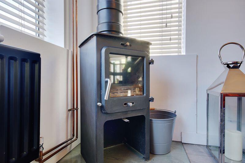 Lounge (Log Burner)