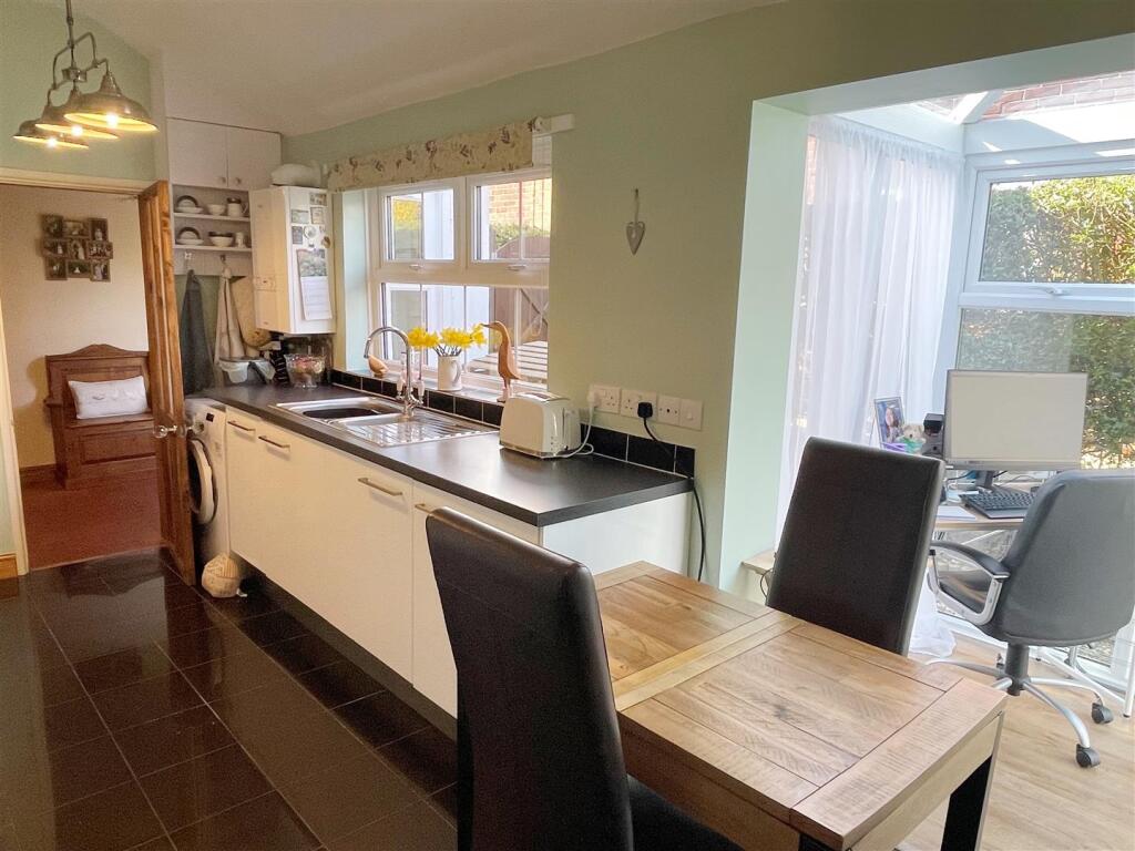 Kitch - Conservatory 1.JPG