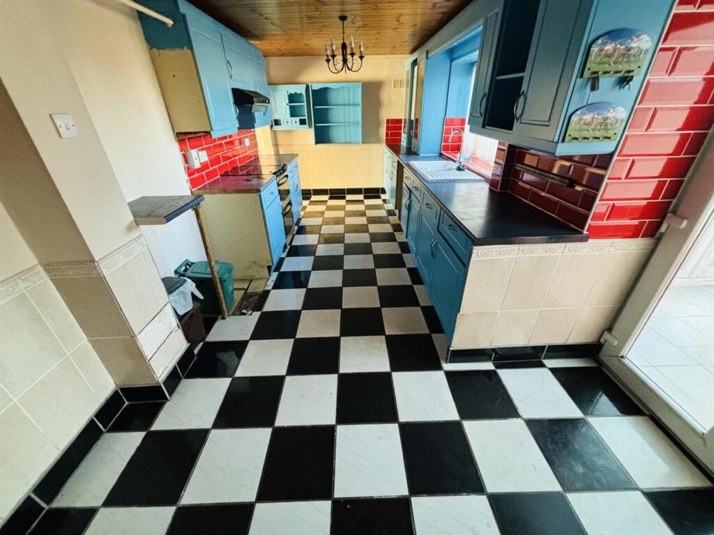 Kitchen....jpg