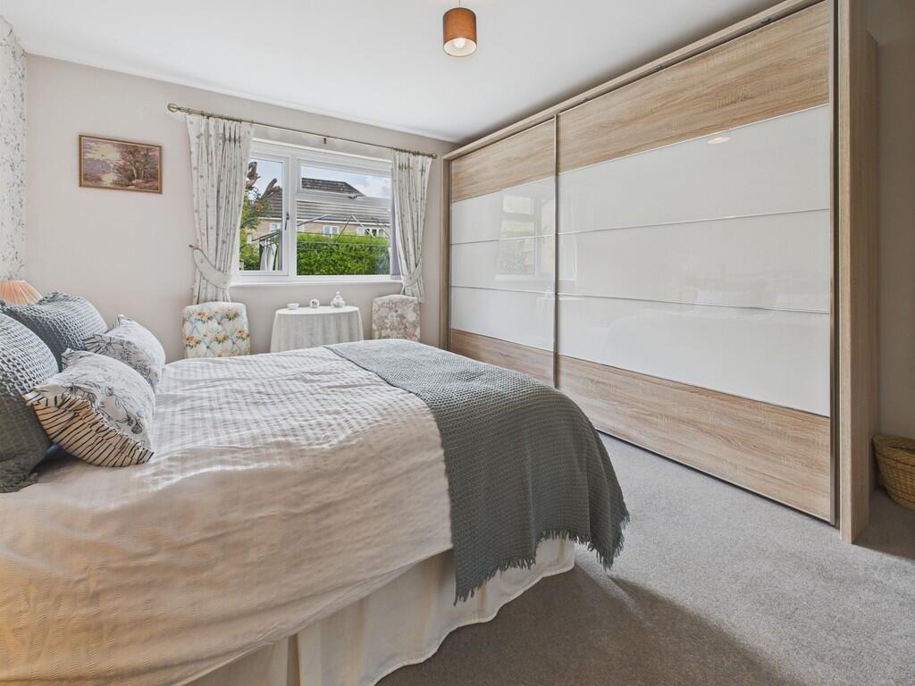 CAM04273G0-PR0136...