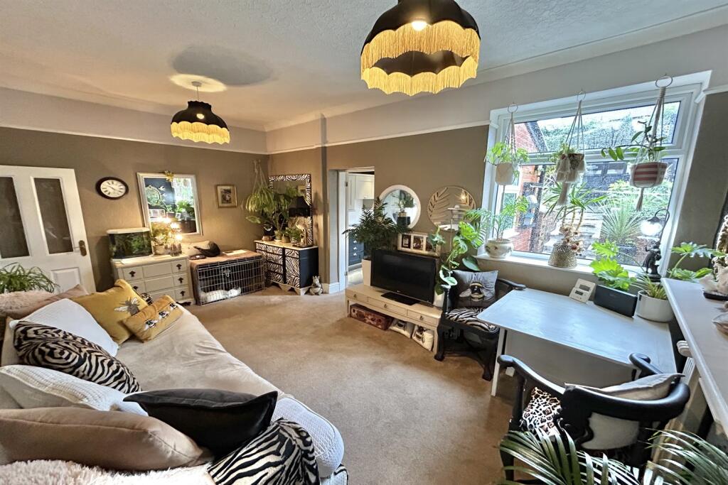 Sitting /Dining Room