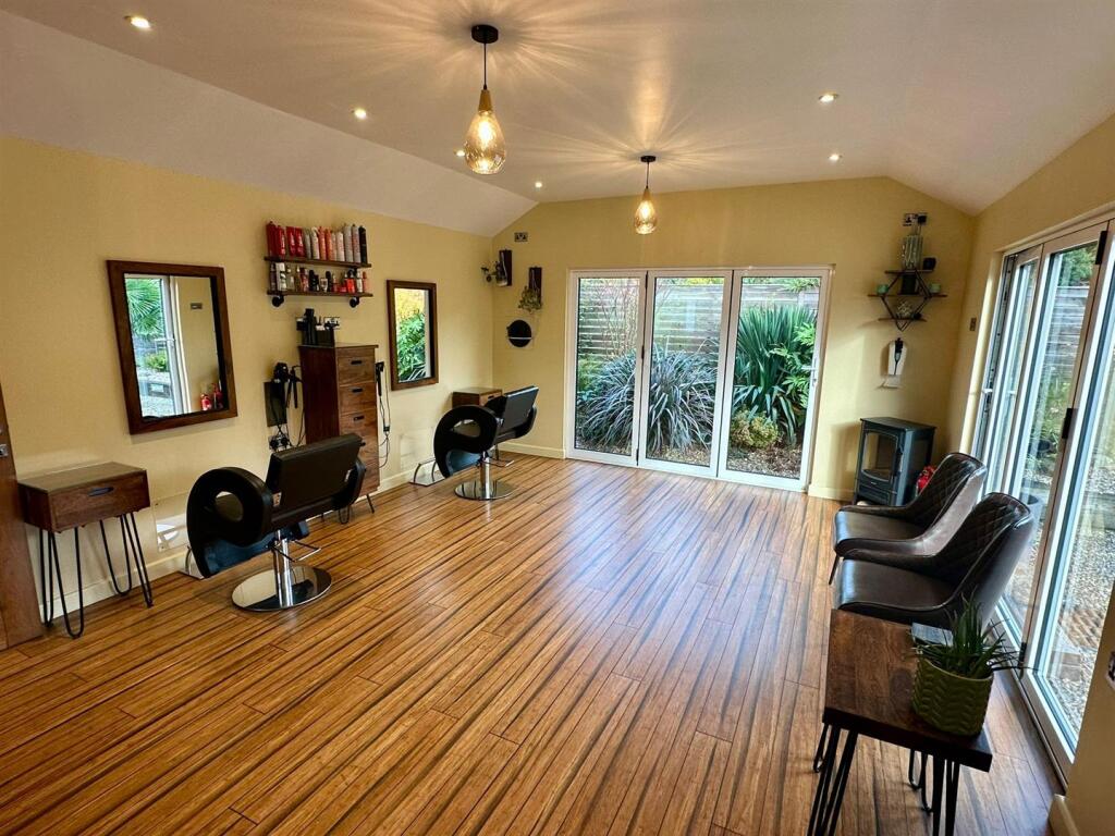 WhatsApp Image 2025-10-31 at 12.18.07_2ffd37c5.jpg