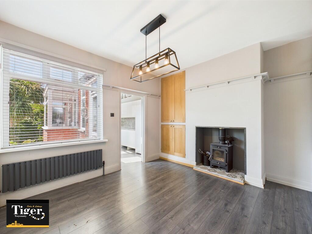 CAM02176G0-PR0586...