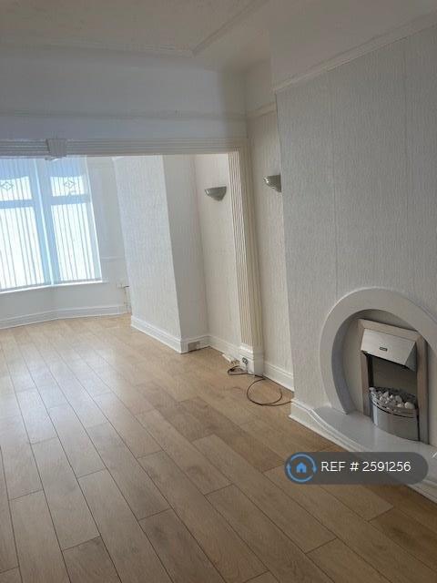 Lounge &amp; Fireplace