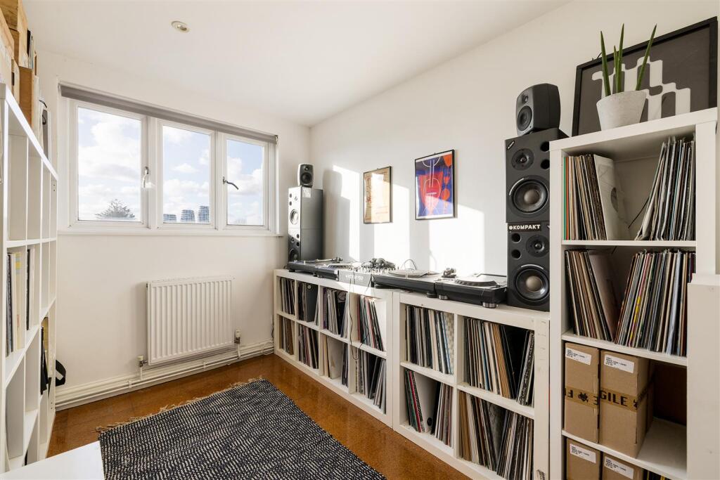 Dagenham Road, E10