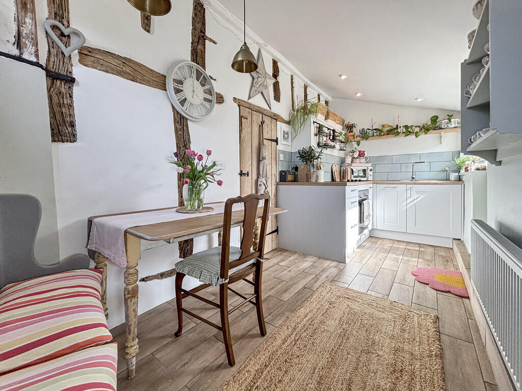 Kitchen/Dining ar...