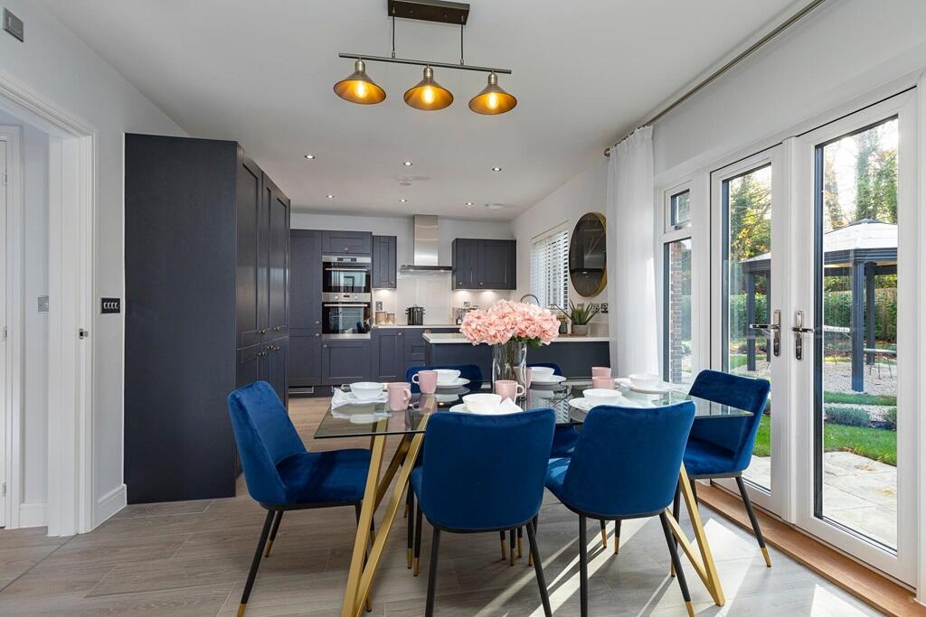 Open plan kitchen/dining area