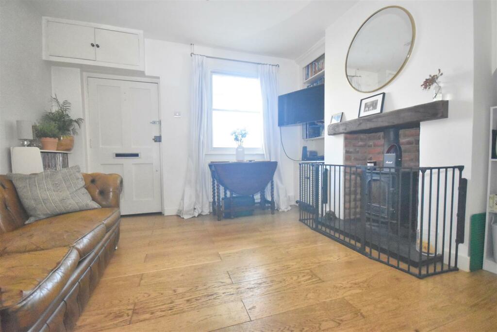 Sitting room 1.jpg