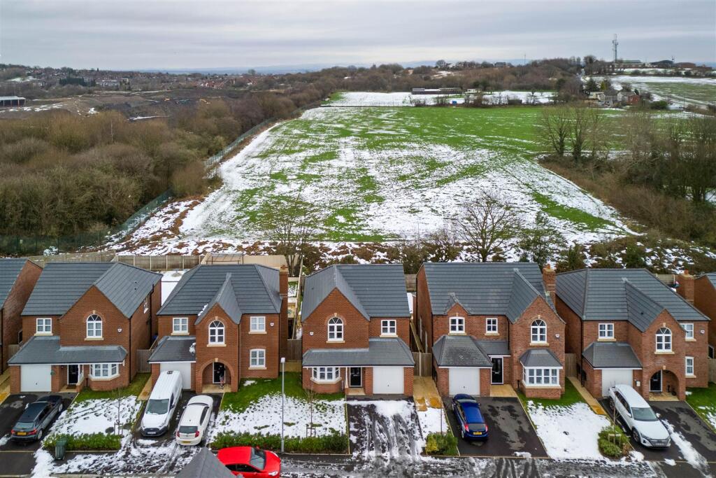 29 slater crescent upholland wn8 0bw-2.jpg