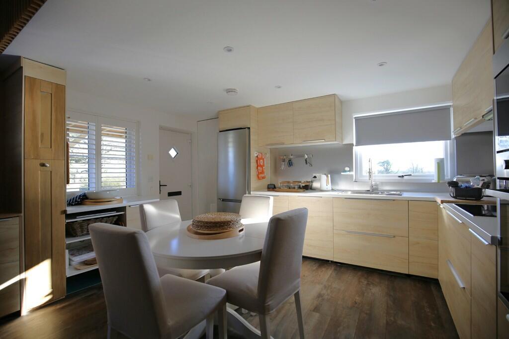 Kitchen/dining
