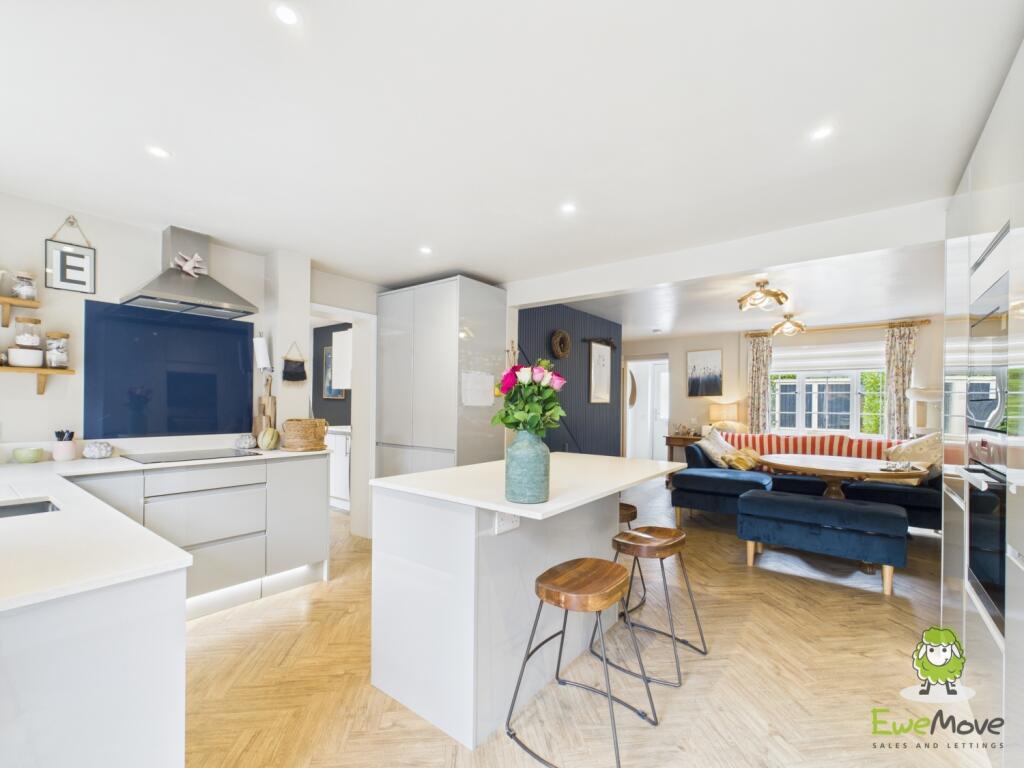 EweMove Estate Agents Basingstoke - 2 Cowslip Bank