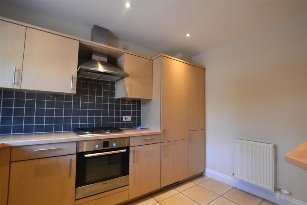 Kitchen 2.JPG