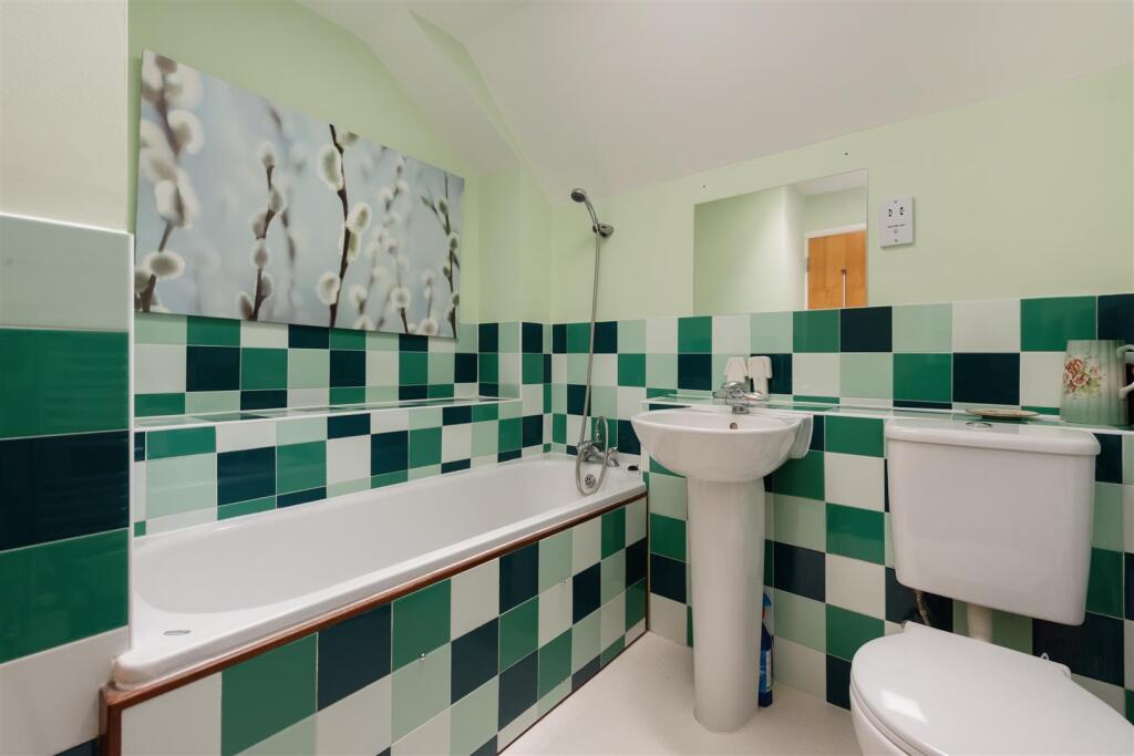 Island Wall, Whistable