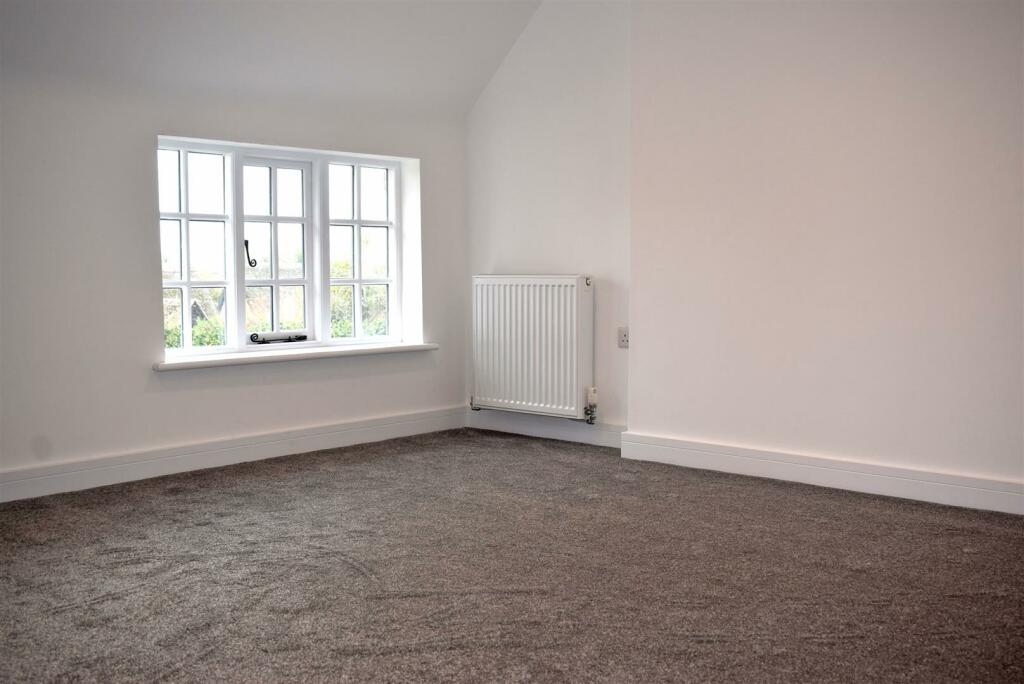 Bedroom 1.jpg