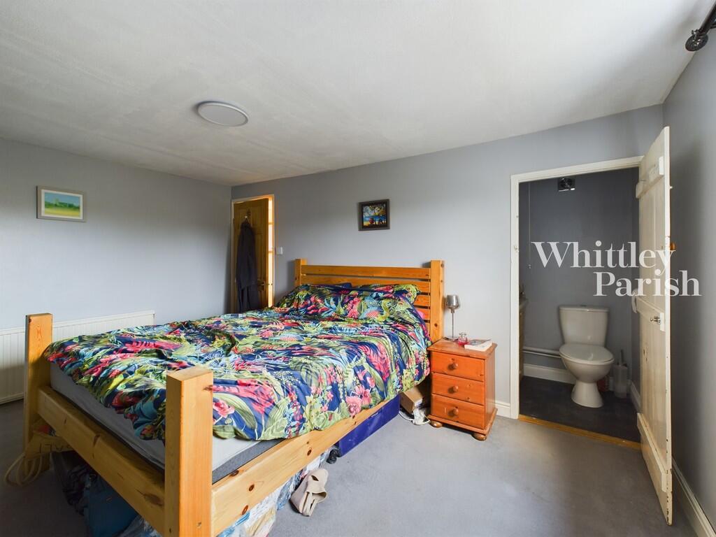 CAM04332G0-PR0136...