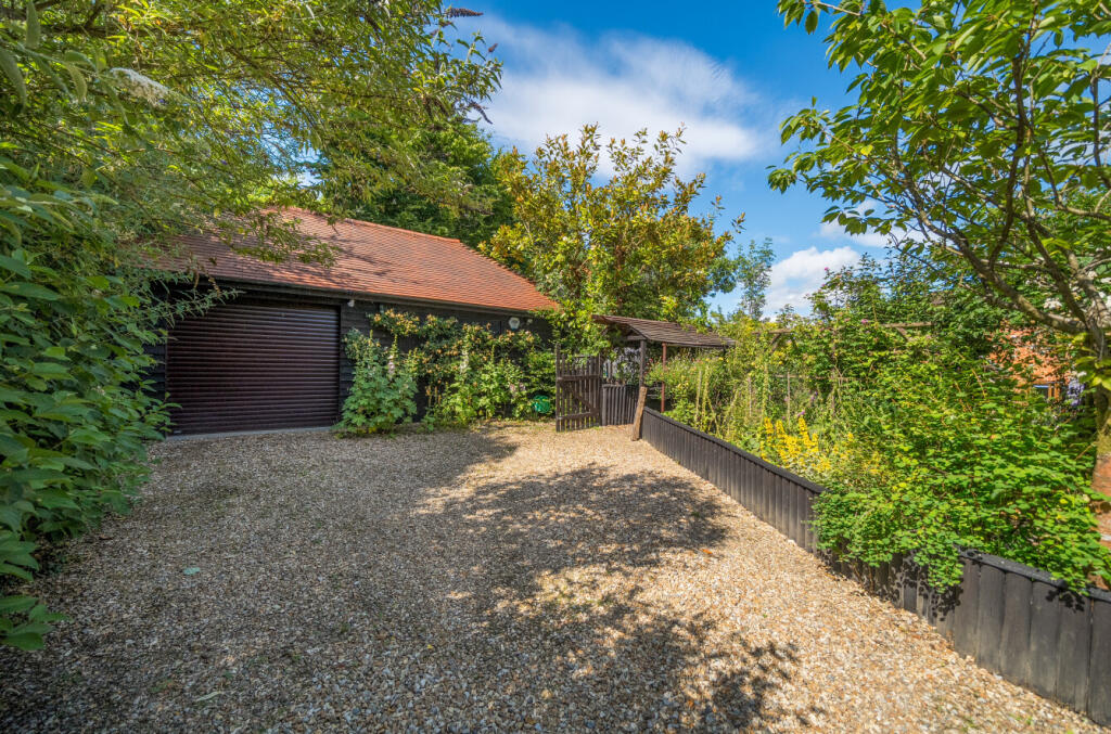 1315072-32-685af4...