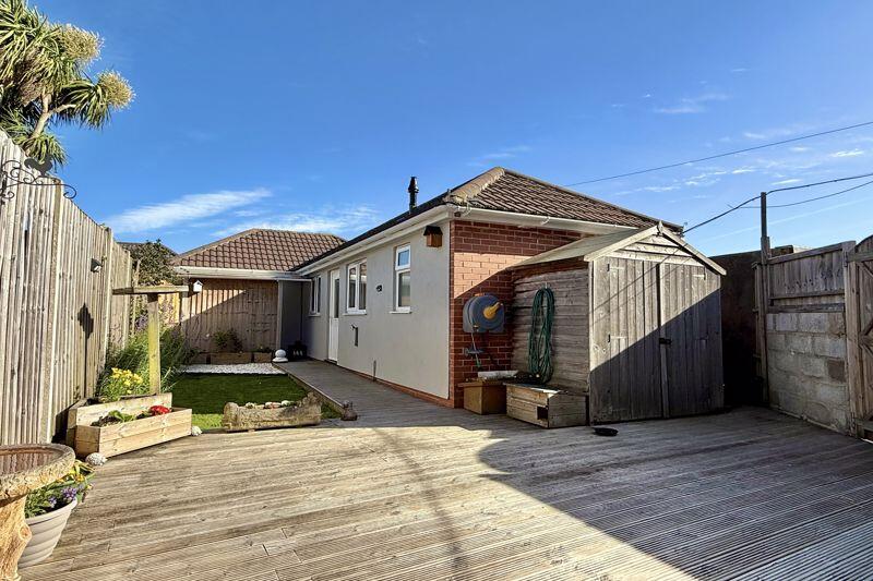 Detached Annexe to Rear