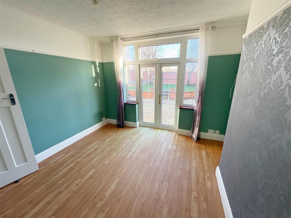 Dining room out to garden.jpg