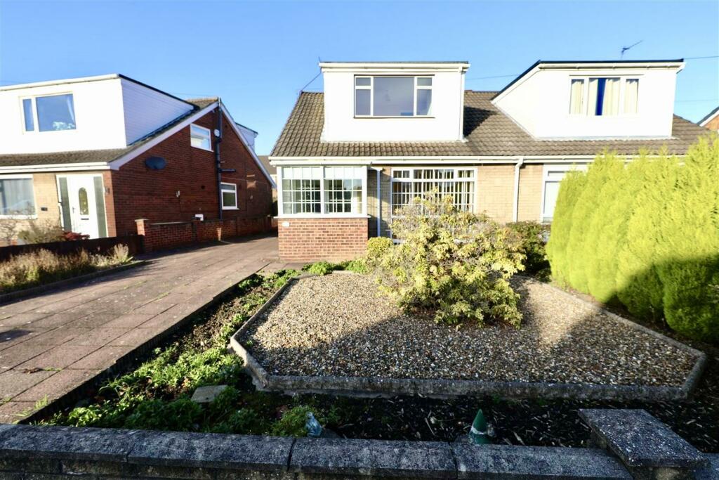 11 The wolds - Front.jpg