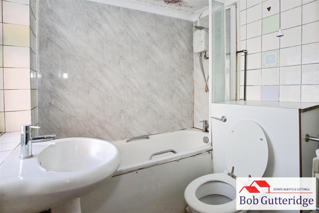 GROUND FLOOR BATHROOM