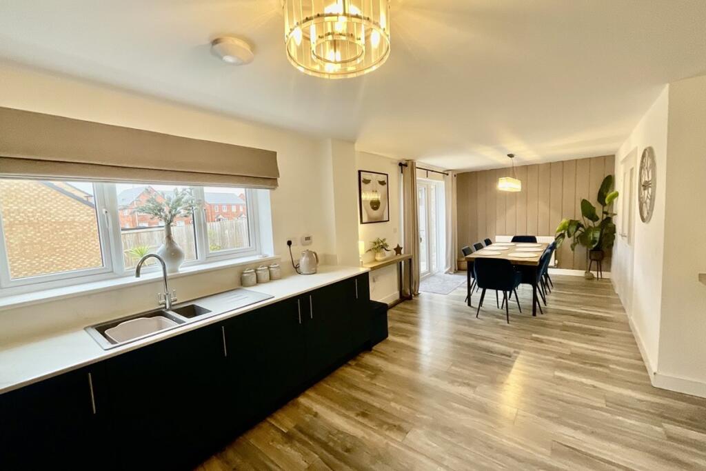 Kitchen Diner 