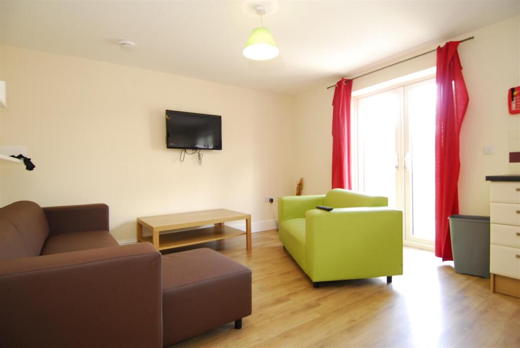 4QuakerLane004.JPG