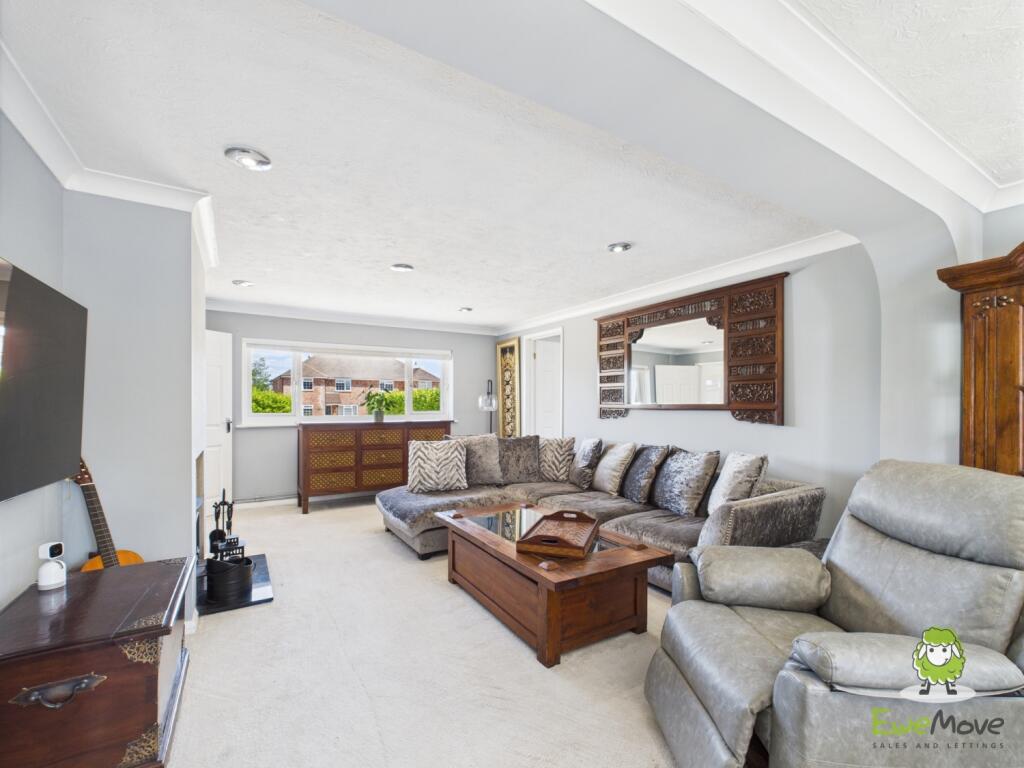 EweMove Basingstoke Estate Agents - 24 Byfleet Ave