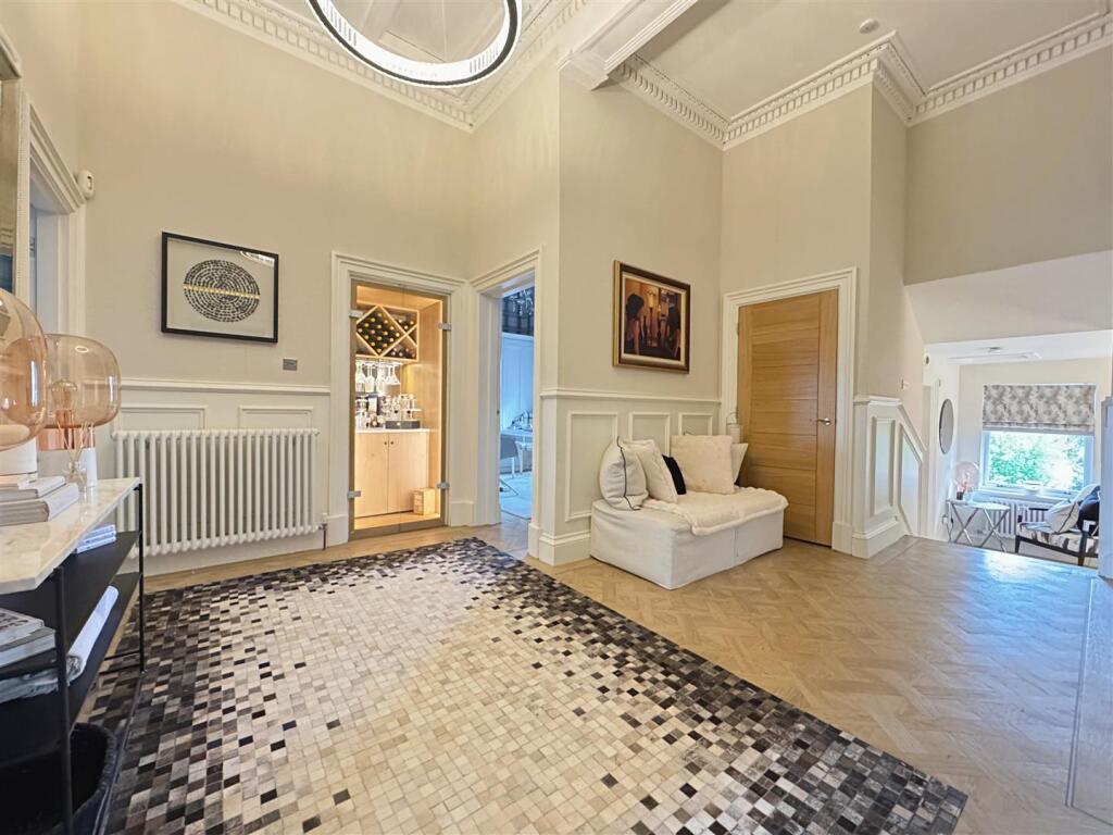 Hall/Bar Area