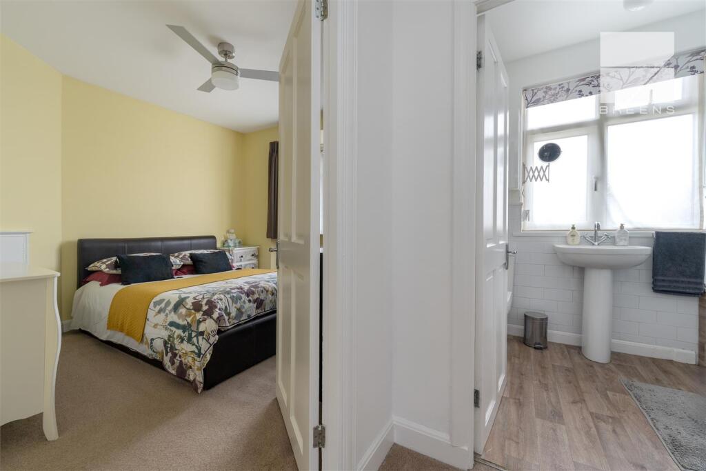 32 Suffield Road_0003.jpg