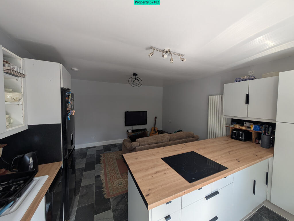 Kitchen / Lounge
