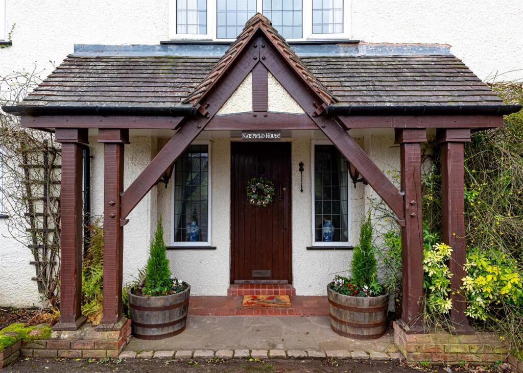 Natsfield House-front3.jpg
