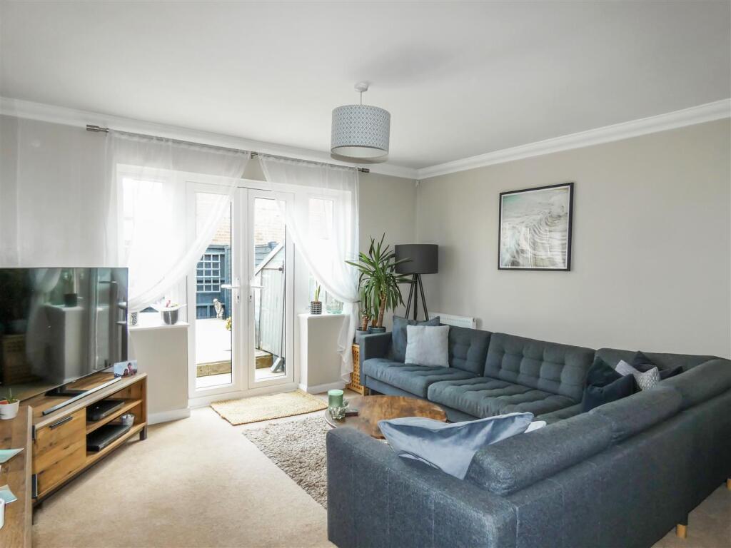 LOUNGE/DINING ROOM
