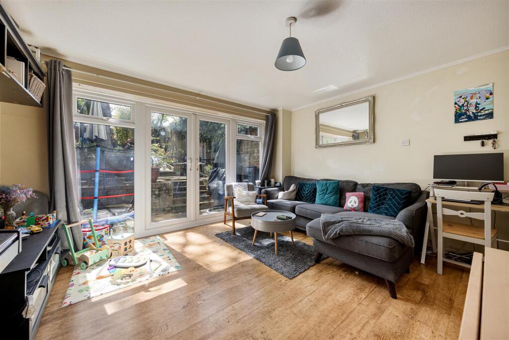 Wyemead Crescent, E4