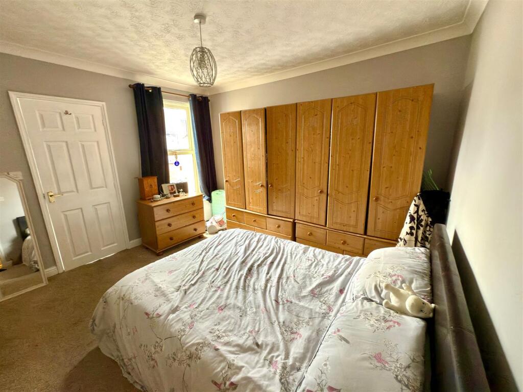 BED 2.jpg